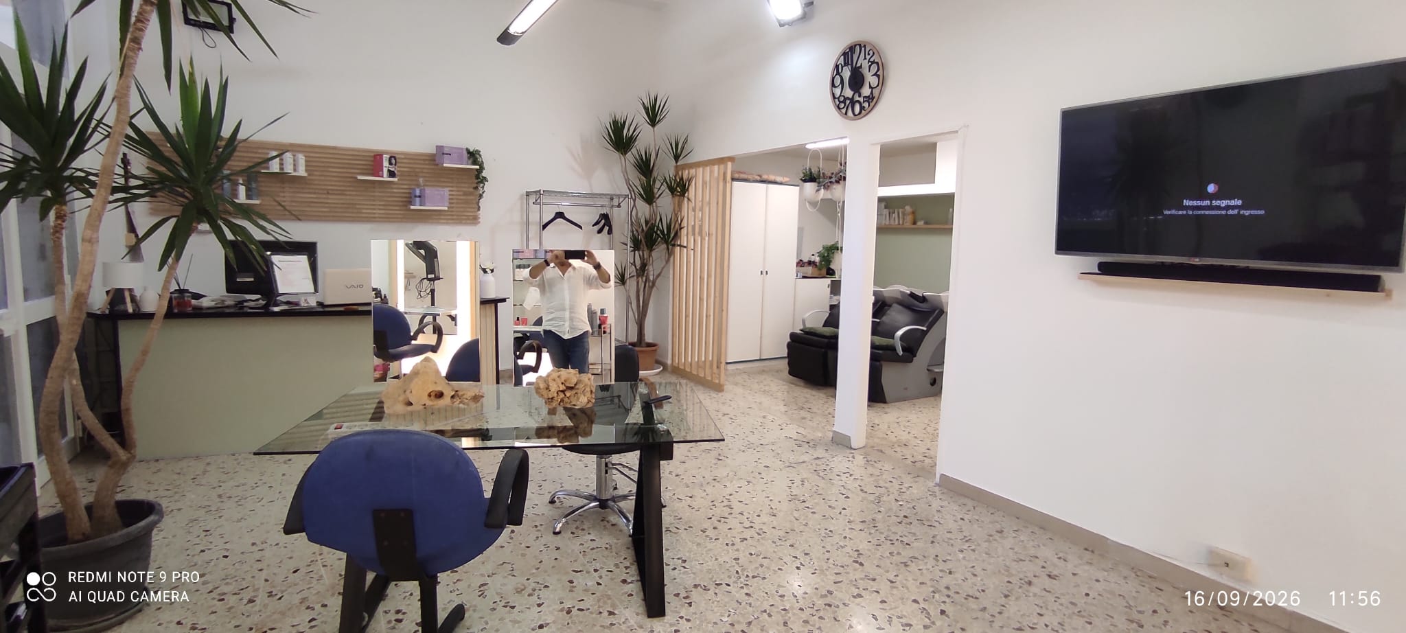 La reception e le postazioni del salone Salvo Vitale